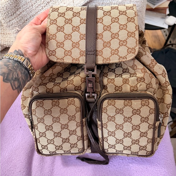 Gucci Handbags - Gucci Brown and Beige GG Canvas Lock-Front Handbag Detail